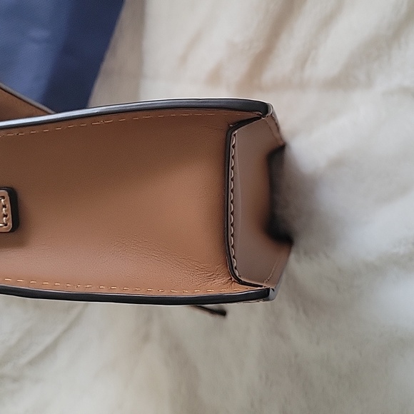 Dooney & Bourke Beacon East/West crossbody NWOT - Picture 3 of 13